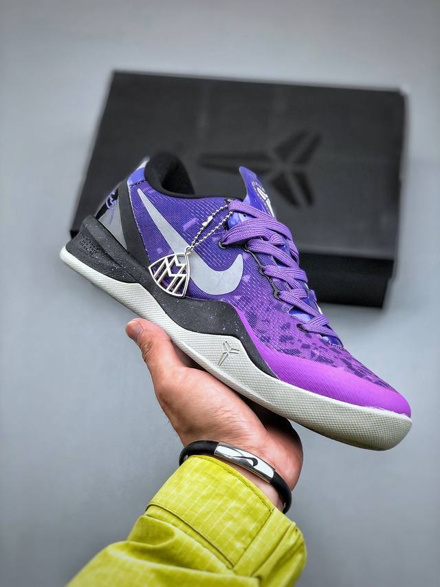Nike Zoom Kobe Viii 科比专业实战篮球鞋5 35 独家原厂飞线工艺 前后掌部位搭载真zoom气垫单元 塑料碳纤维支撑中板 尺码 40-46 半