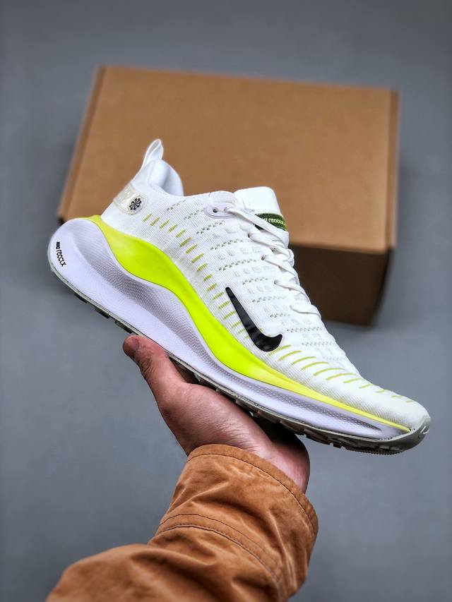 Nike Zoom React Infinity Run Fk 4 马拉松机能风格运动鞋 实拍首发 #鞋款搭载柔软泡绵 在运动中为你塑就缓震脚感 设计灵感源自日