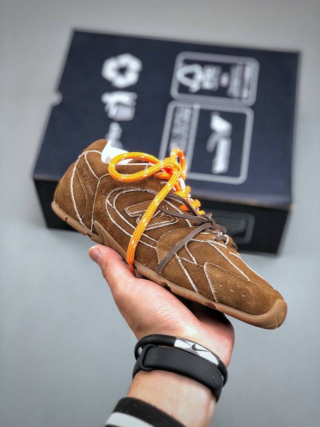 G Miumiu X New Balance 24S联名款运动鞋 缪缪大秀上爆出的这双与new Balance 新百伦联名款运动 球鞋 后全球各大代购官网火爆上