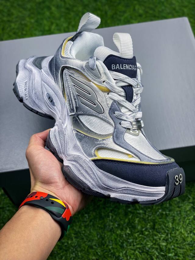 纯原版balenciaga Cargo Sneaker 5Xl 复古单品 不含皮革 夸张造型 做旧效果 微纤维和网布 鞋面饰以反光细节 外底和后部饰以balen
