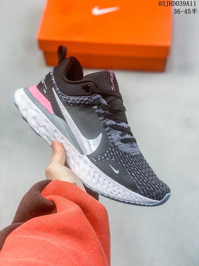 Nike Infnity React 3 Premium 轻量跑鞋 采用柔软且富有支撑力的缓震设计 不论你放慢脚步还是全速奔跑 皆能助你一往无前 饰有醒目趣味图