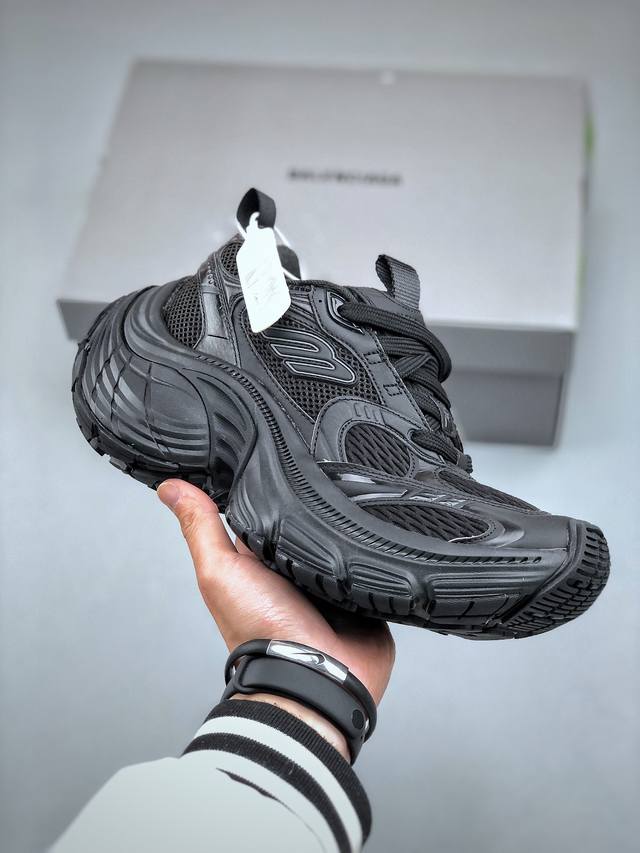 Balenciaga Cargo Sneaker 10Xl 巴黎世家 Balenciaga 2024 秋季大秀拉开帷幕 又一双更为夸张的鞋运动鞋正式亮相 真真是 - 点击图像关闭
