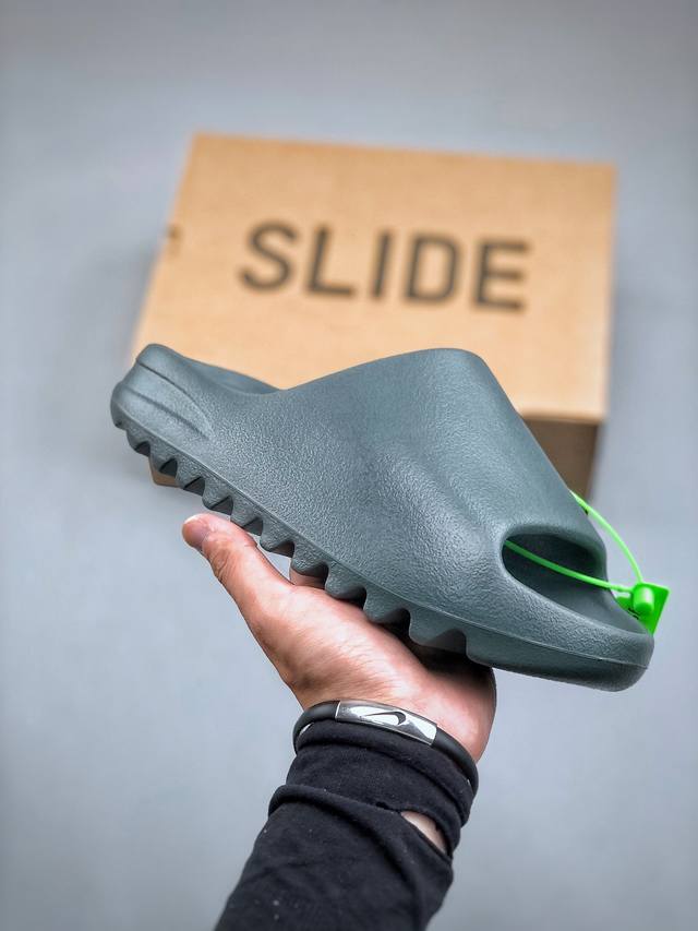 升级版本 Yeezy Slide Salt 深灰绿配色货号 Id2349 椰子拖鞋 同源公司eva粒子环保塑料 原厂指令配方 弹性卡色均保持原鞋一致 匠心打造