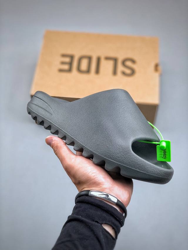 升级版本 Yeezy Slide Salt 酷灰配色货号 Id4132 椰子拖鞋 同源公司eva粒子环保塑料 原厂指令配方 弹性卡色均保持原鞋一致 匠心打造 采