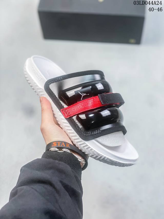 Air Jordan Super Play 乔丹拖鞋 Aj拖鞋 运动拖鞋 钩环带提供可调节的安全贴合 鞋面的合成皮革提供舒适的耐用性 带有纹理鞋床的泡沫鞋底为您