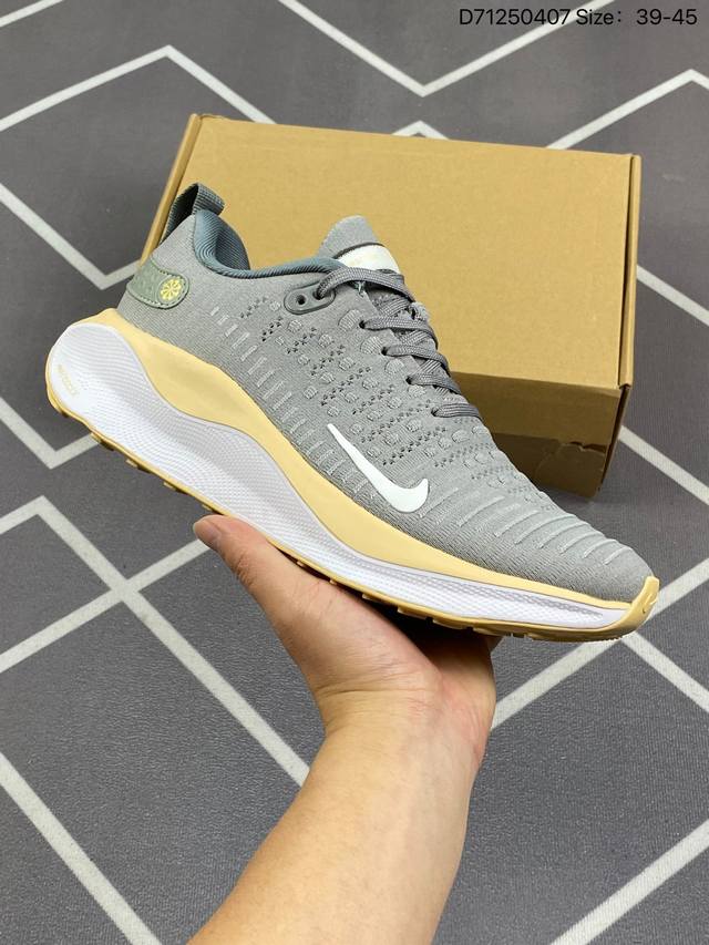 Nike Zoom React Infinity Run Fk 4 马拉松机能风格运动鞋 实拍首发 #鞋款搭载柔软泡绵，在运动中为你塑就缓震脚感。设计灵感源自日