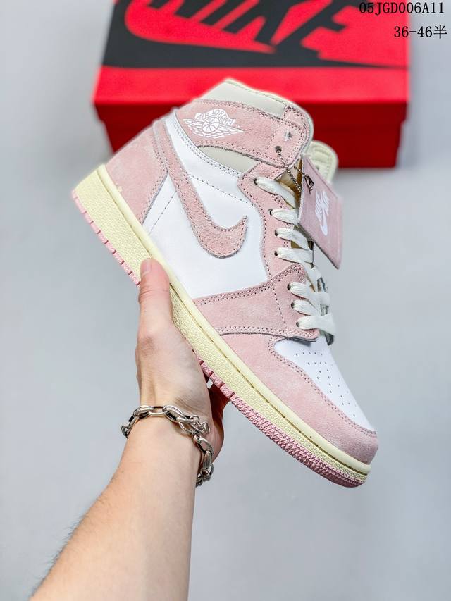 Air Jordan 1 High Og Washed Pink Aj1 乔1水洗粉 高帮篮球鞋 Fd2596-600 鞋款选用皮革与绒面革的材质搭配示人，粉色