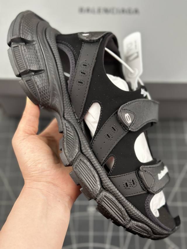 核心私 Vg版本balenciagav 3Xl Sandal巴黎世家 黑色 聚氨酯舒适百搭沙滩凉鞋 做旧工艺采用手工制作完成，每款鞋的做旧程度、大小及范围具有一