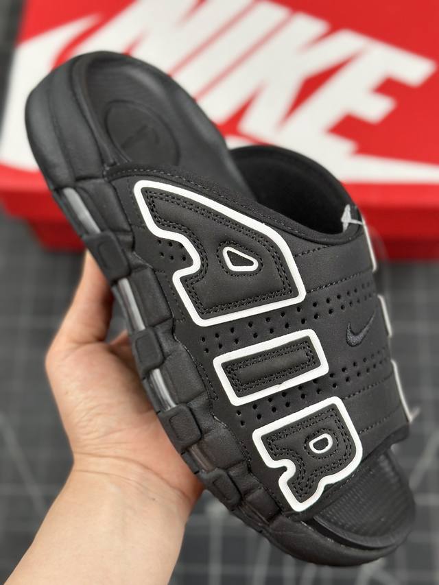 核心私 耐克 Nike Air More Uptempo Slide 皮蓬全掌气垫拖鞋 以流行于街头的涂鸦文化为设计灵感，整体的设计风格夸张而充满魅力，厚实而充