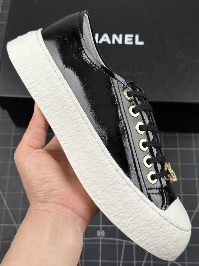 核心私 Chanel香奈儿 2024饼干鞋 专柜顶级休闲款运动鞋 这款经典设计；鞋面多种工艺电绣的风格；大底却时尚运动；不平凡的拥入了多种配色元素 多元化混搭非