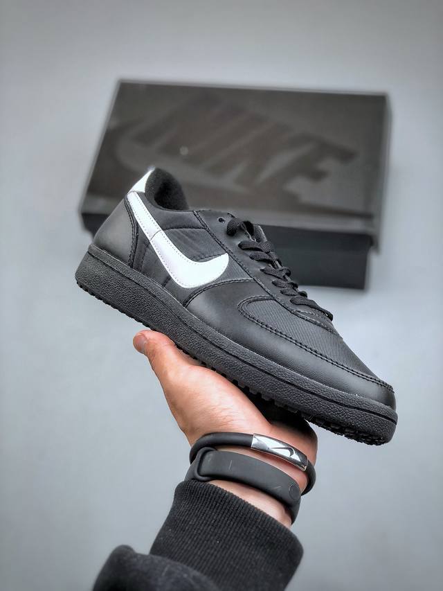 Nike Field General 82 美式休闲运动鞋 Fq8762 001#鞋面采用精选顺滑皮革、合成革与耐固织物材质打造；经典黑白配色组合与黑色华夫格鞋