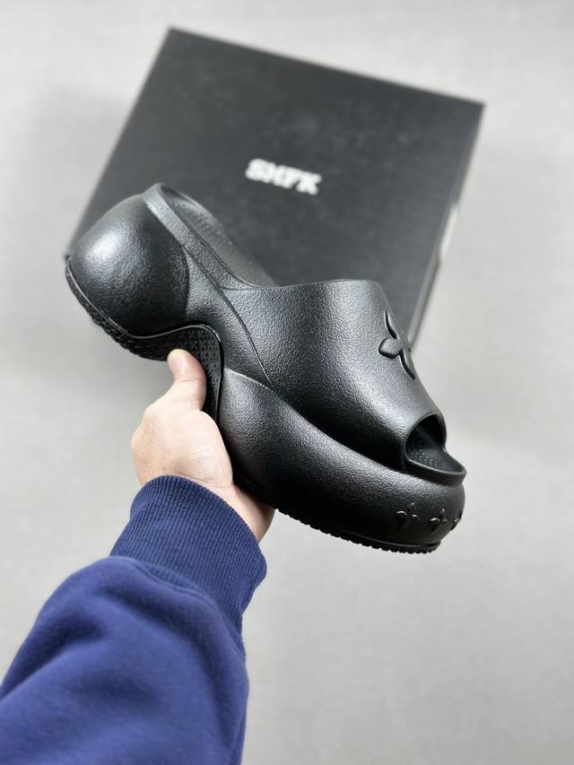 Smfk Compass增高分别有 7.5 9.5 运动拖鞋 原楦原纸原版数据开发版型 采用一体成型鞋身 鞋芯填充进口胶水无异味 鞋底贴合工艺 #Smfk #S - 点击图像关闭