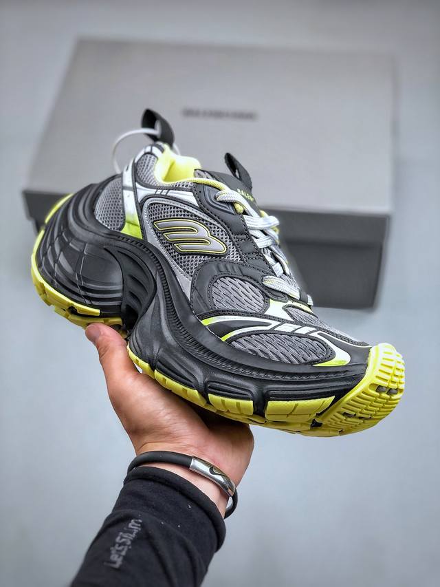 Fqg版本 Balenciaga Cargo Sneaker 10Xl 巴黎世家 Balenciaga 2024 秋季大秀拉开帷幕，又一双更为夸张的鞋运动鞋正式