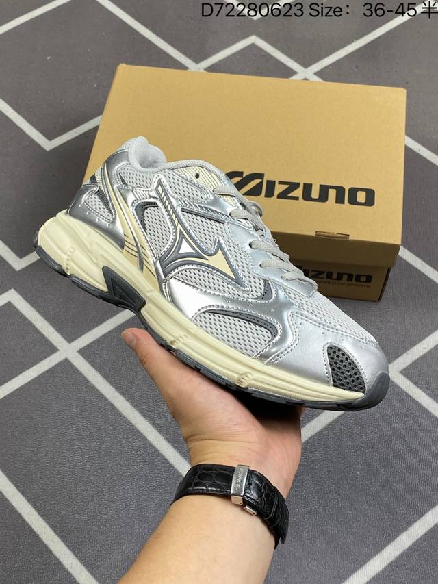 真标 Mizuno 美津浓 复古时尚休闲舒适减震运动跑步鞋 美津浓wave机械缓震，可以说是机械缓震跑鞋科技的翘楚。有着非凡的适应性，有着充分而持久的缓震能力和