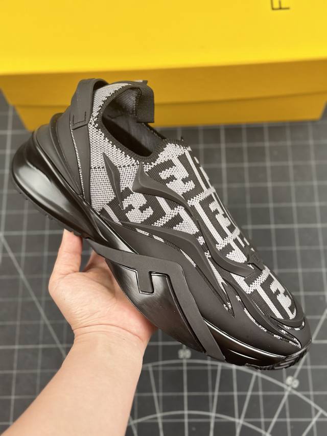纯原级别 市售顶级版本 Fendi芬迪飞织网面跑步鞋 独家定制fendi Flow一脚蹬运动鞋，波浪形鞋底刻有f字样。鞋跟饰有凸纹压花fendi Flow字样。