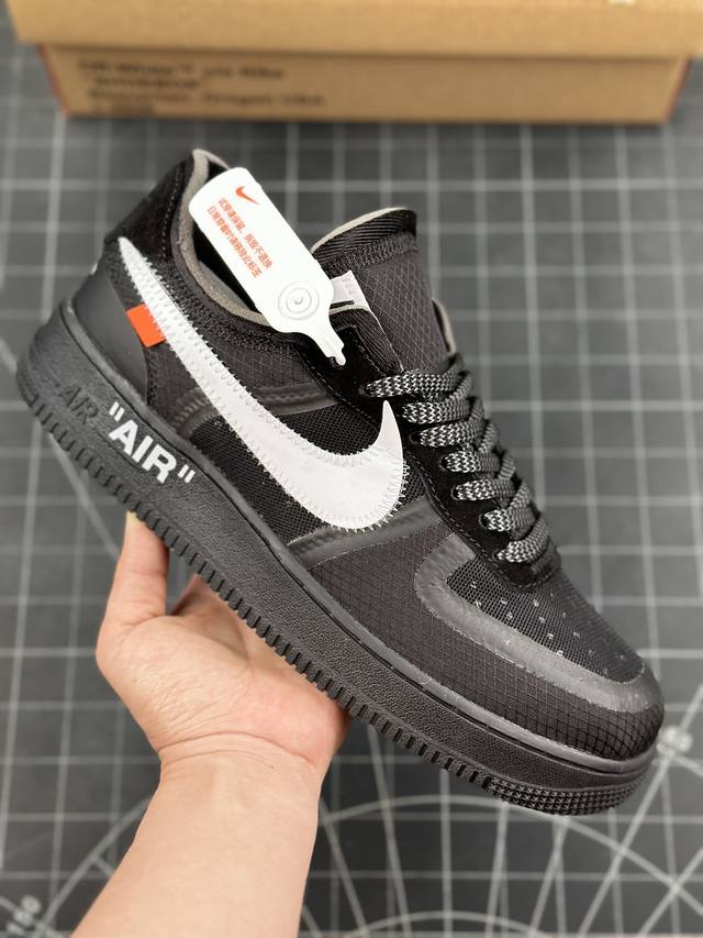 公司级off-White X Nike Air Force 1 Ow联名空军一号 黑白配色 低帮休闲运动板鞋 鞋款延续了此次联名的设计风格，整体以黑色为主调，鞋