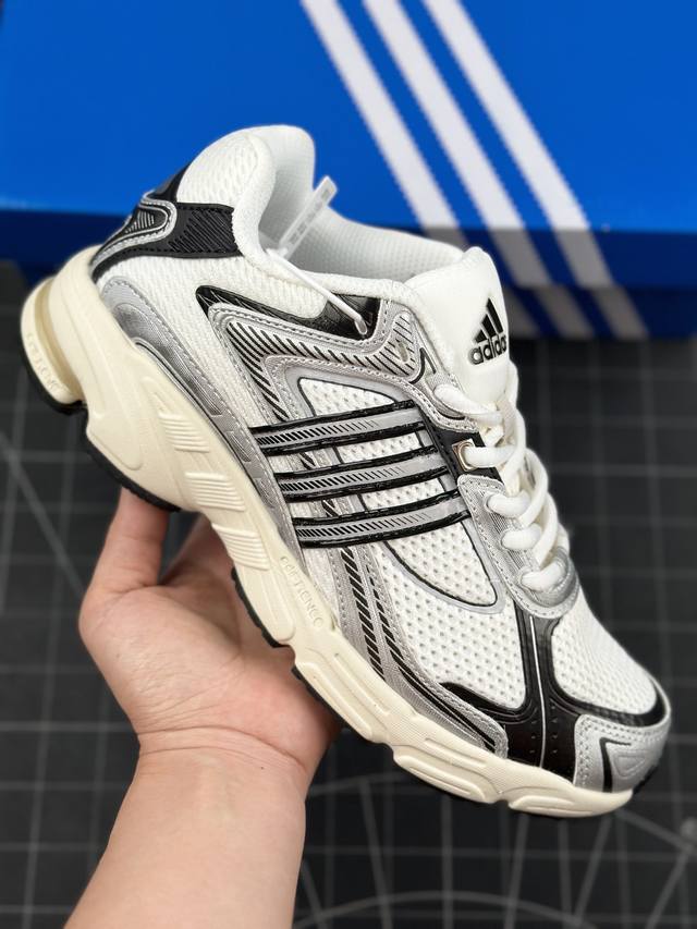 Adidas Originals Response Cl 复古休闲跑步鞋 实拍上架鞋身采用大面积的麂皮和网布材质，复古感拉满。中底采用阿迪达斯经典的adipre